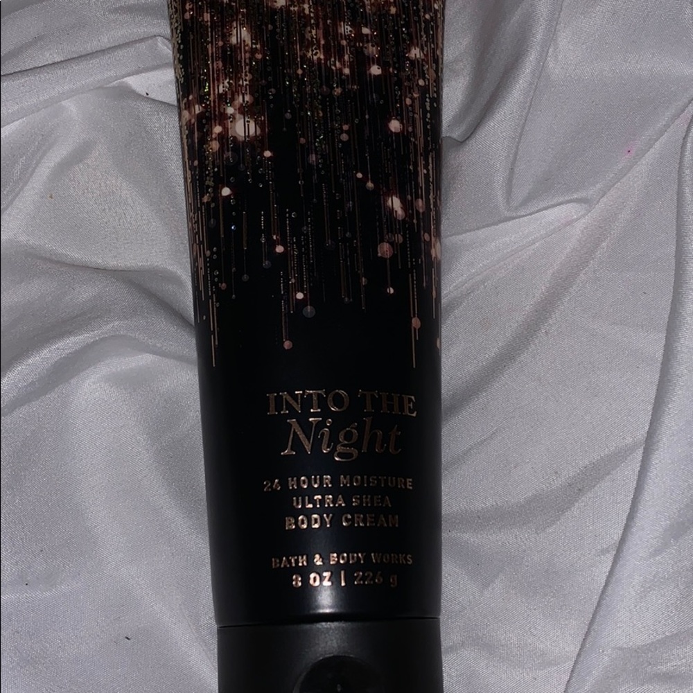 Bath & Body Work body cream
